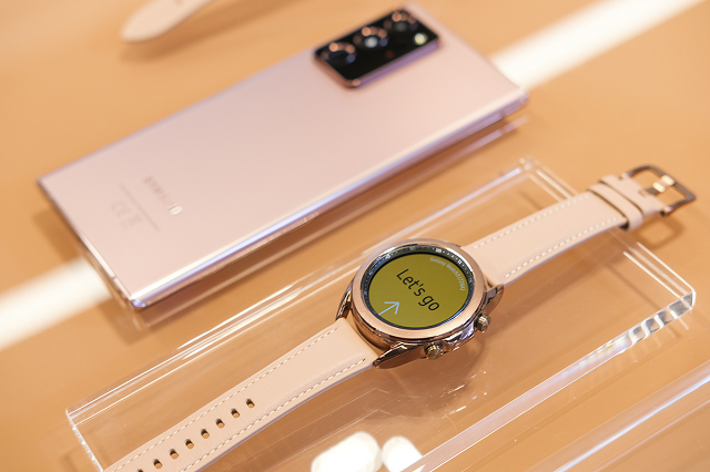 Đồng hồ thông minh Galaxy Watch 3(4G LTE) viền thép dây da. Đồng hồ thông minh Galaxy Watch 3(4G LTE) viền thép dây da.