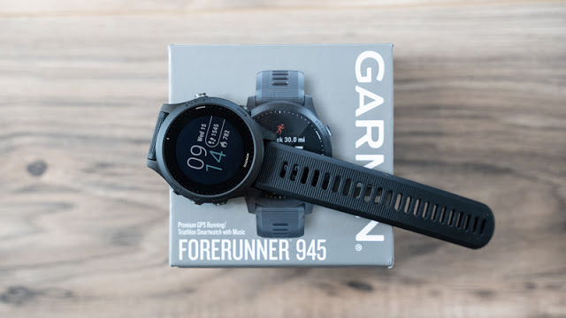 Thiết kế tối giản và màn hình lớn của Garmin Forerruner 945 Thiết kế tối giản và màn hình lớn của Garmin Forerruner 945